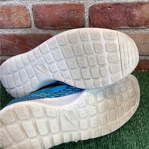 Nike Roshe Run Flyknit Clearwater sneakers size 10 - Picture 8 of 8